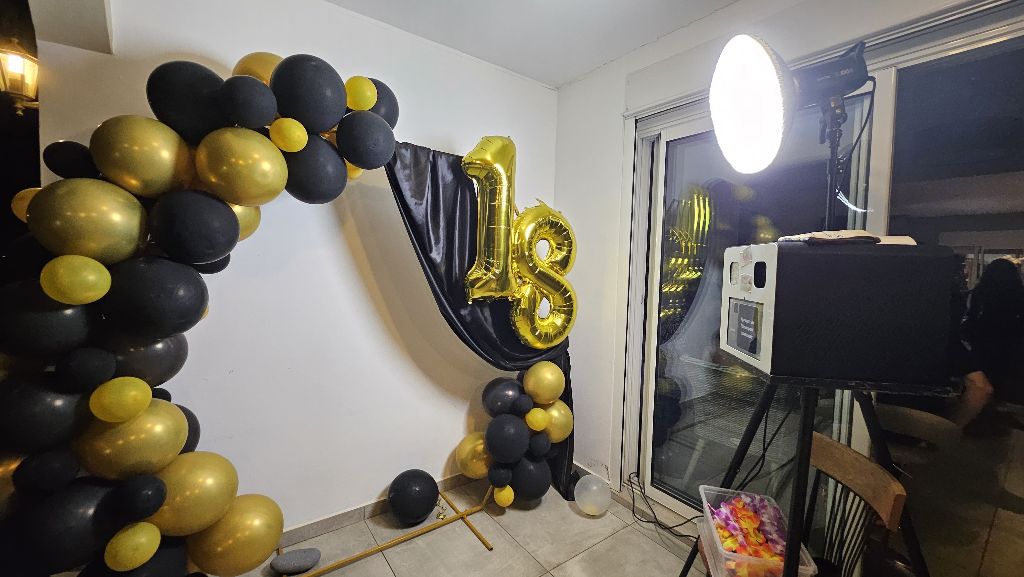 Anniversaires - 18 ans ballons or et noir